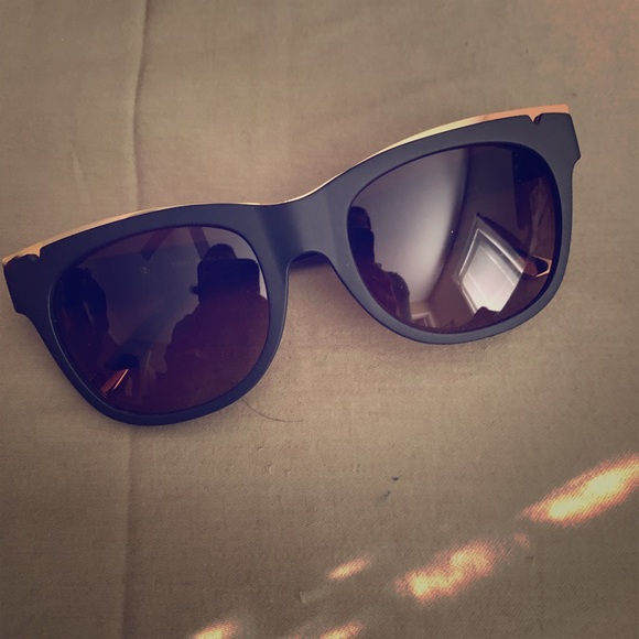 tory burch wayfarer sunglasses